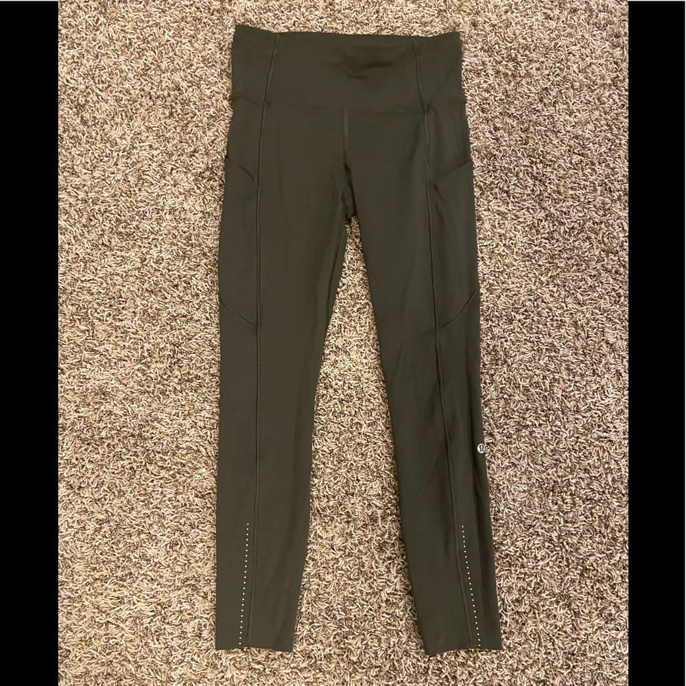SOLD - Lululemon Leggings - women’s size 6 -